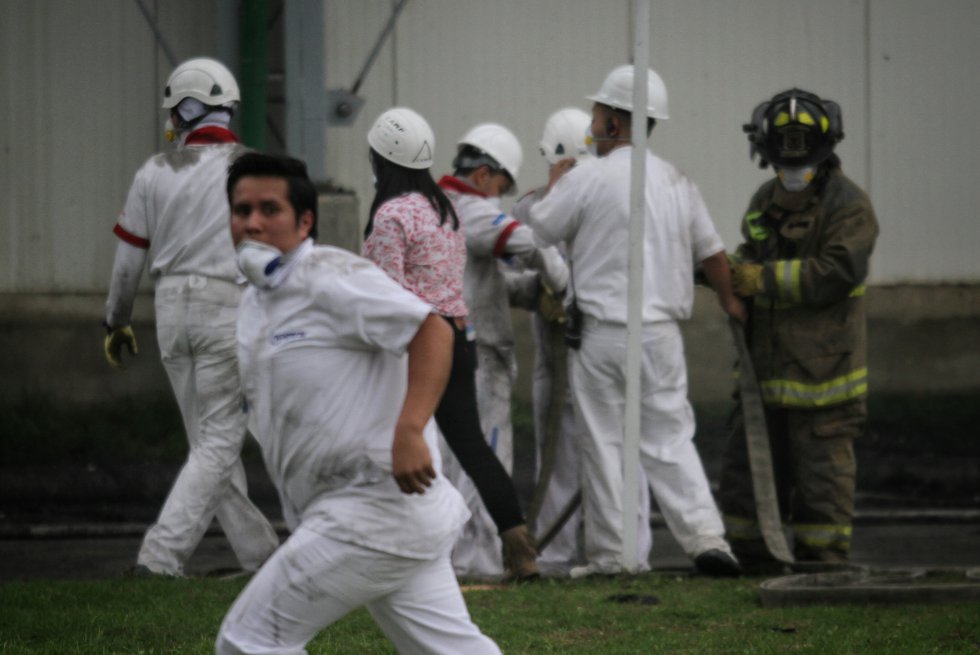 El incendio empezó apróximadamanete a las 7: 00 am. El incendio empezó apróximadamanete a las 7: 00 am.
