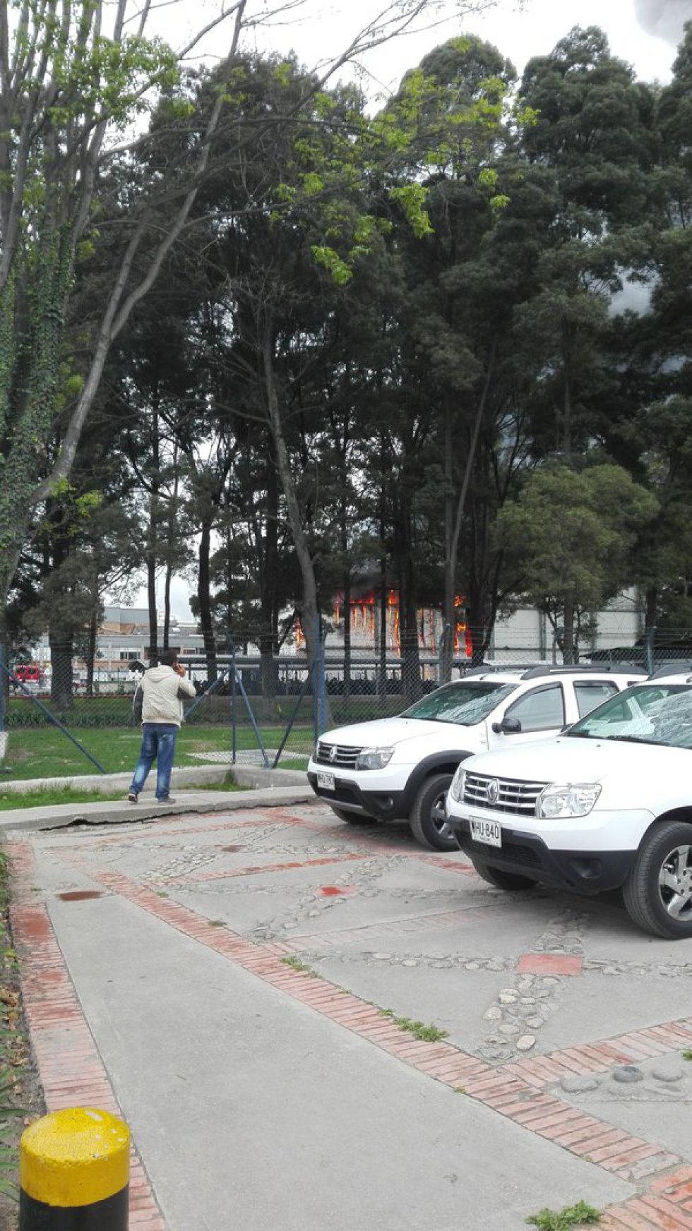 Usuarios de redes sociales registraron el hecho ocurrido en la fabrica de embutidos. Usuarios de redes sociales registraron el hecho ocurrido en la fabrica de embutidos.