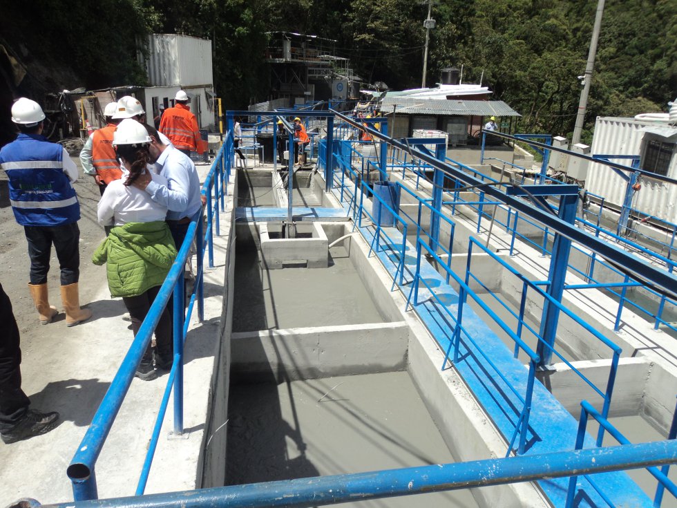 Tanques sedimentadores que reciben aguas del túnel principal y el túnel piloto. Tanques sedimentadores que reciben aguas del túnel principal y el túnel piloto.