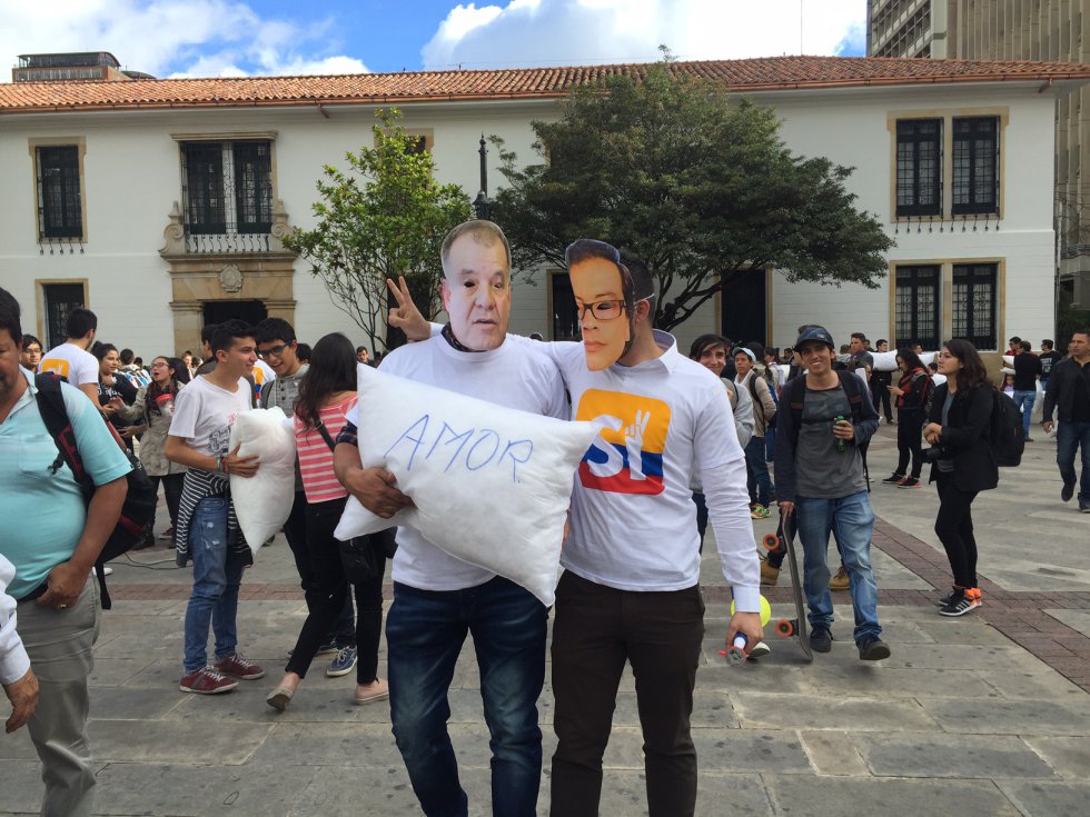 Distintas personalidades del país y algunos partidos políticos han apoyado la jornada contra la guerra.
Distintas personalidades del país y algunos partidos políticos han apoyado la jornada contra la guerra.