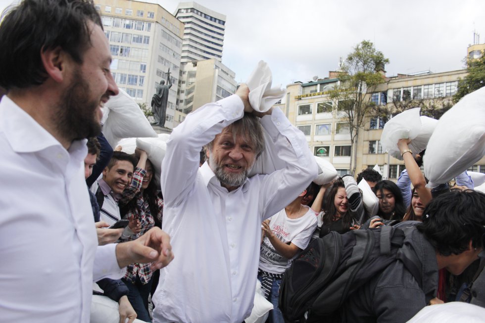 Distintas personalidades del país y algunos partidos políticos han apoyado la jornada contra la guerra.
Distintas personalidades del país y algunos partidos políticos han apoyado la jornada contra la guerra.