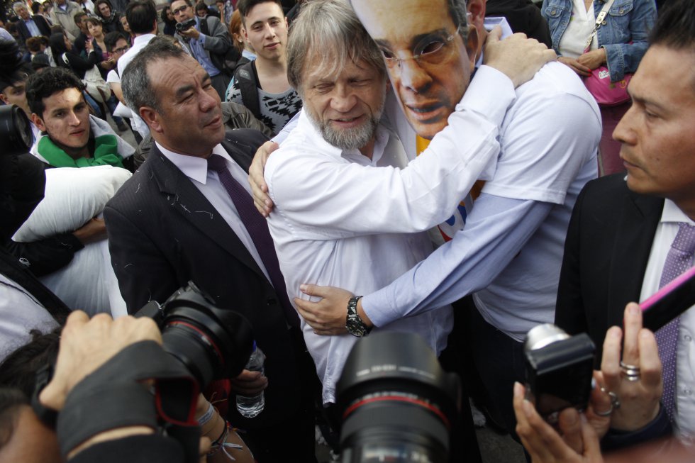 Distintas personalidades del país y algunos partidos políticos han apoyado la jornada contra la guerra.
Distintas personalidades del país y algunos partidos políticos han apoyado la jornada contra la guerra.