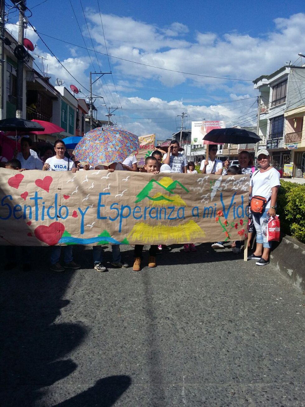 Con pancartas y carteles con mensajes alusivos a la familia marcharon en Quindío Con pancartas y carteles con mensajes alusivos a la familia marcharon en Quindío