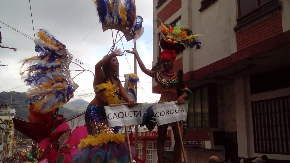 Las carrozas fueron adornadas con lo más típico del Paisaje Cultural Cafetero y de las regiones que representan Las carrozas fueron adornadas con lo más típico del Paisaje Cultural Cafetero y de las regiones que representan