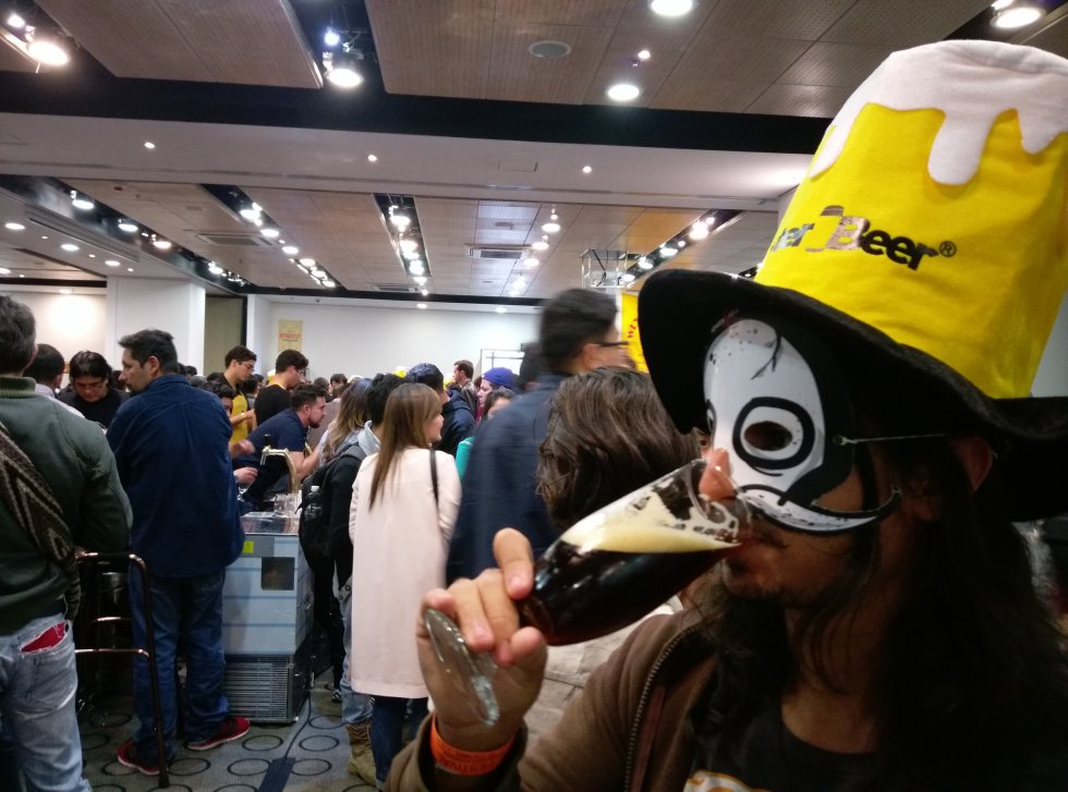 Más de 35 empresas cerveceras colombianas deleitaron a los asistentes con sus productos, en un encuentro que busca fortalecer la cultura cervecera del país y educar paladares. Más de 35 empresas cerveceras colombianas deleitaron a los asistentes con sus productos, en un encuentro que busca fortalecer la cultura cervecera del país y educar paladares.