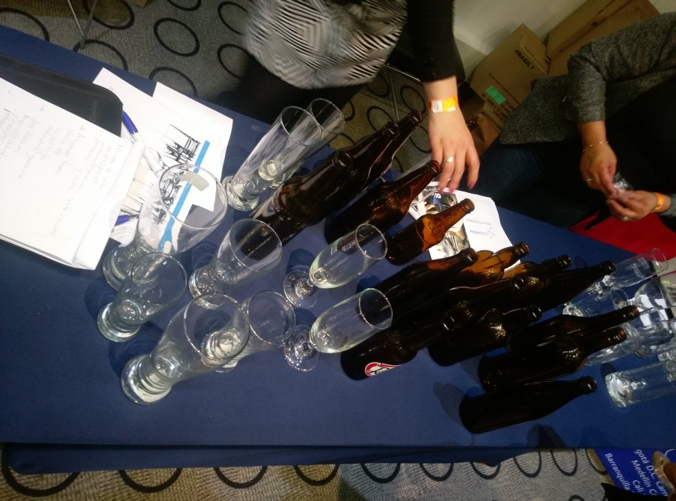 Empresas de vasos, botellas, tapas y demás insumos también se hicieron presentes. Empresas de vasos, botellas, tapas y demás insumos también se hicieron presentes.