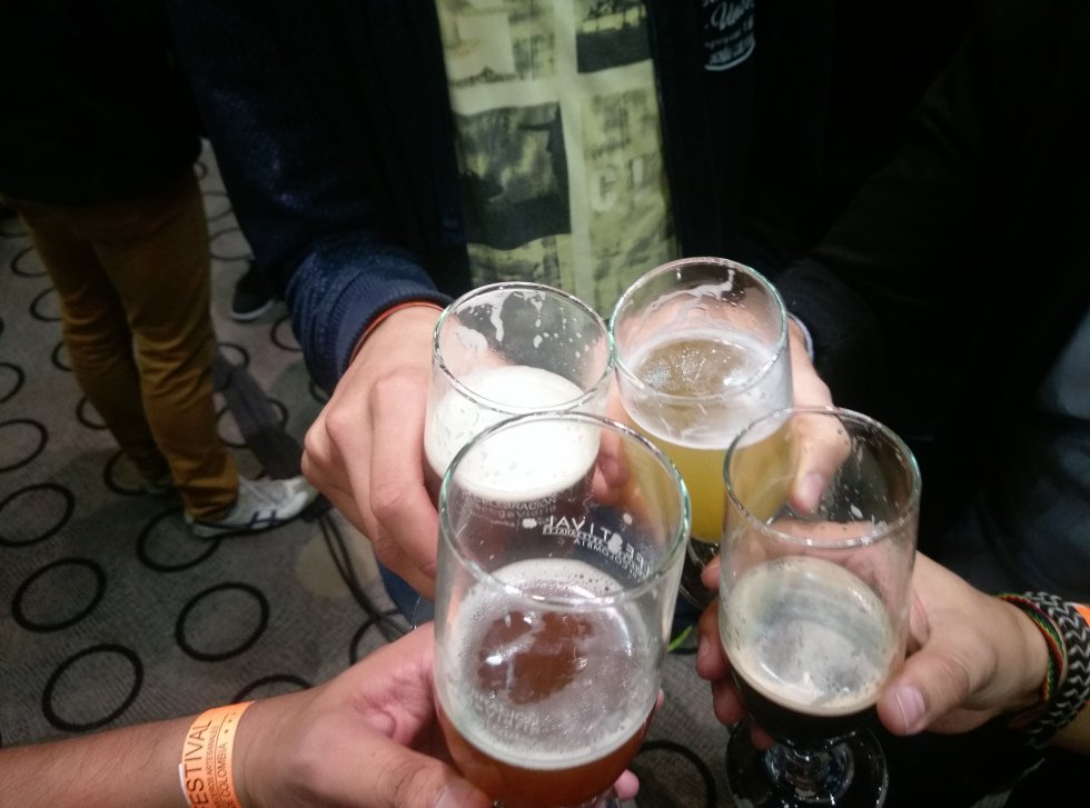 Cervezas de diferentes sabores, colores y texturas se hicieron presentes. Cervezas de diferentes sabores, colores y texturas se hicieron presentes.