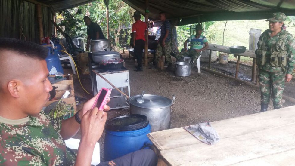 Algunos guerrilleros han cuestionado el incumplimiento del Gobierno Nacional en el proceso de construcción del campamento. Algunos guerrilleros han cuestionado el incumplimiento del Gobierno Nacional en el proceso de construcción del campamento.