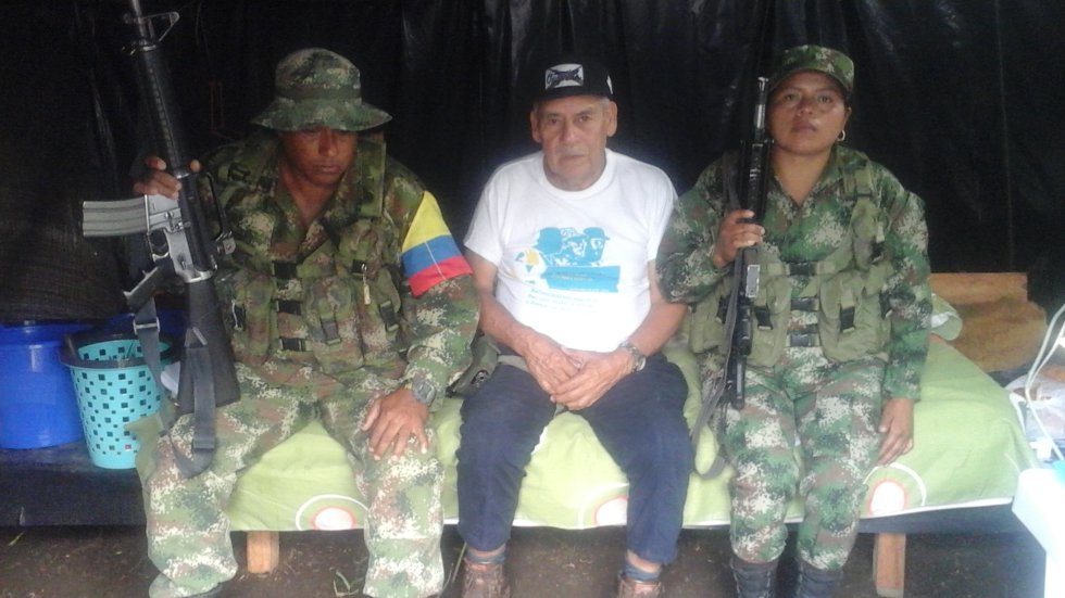 “Duele entregar las armas, pero lo hacemos por la paz de Colombia”, señaló Miguel Pascuas. “Duele entregar las armas, pero lo hacemos por la paz de Colombia”, señaló Miguel Pascuas.