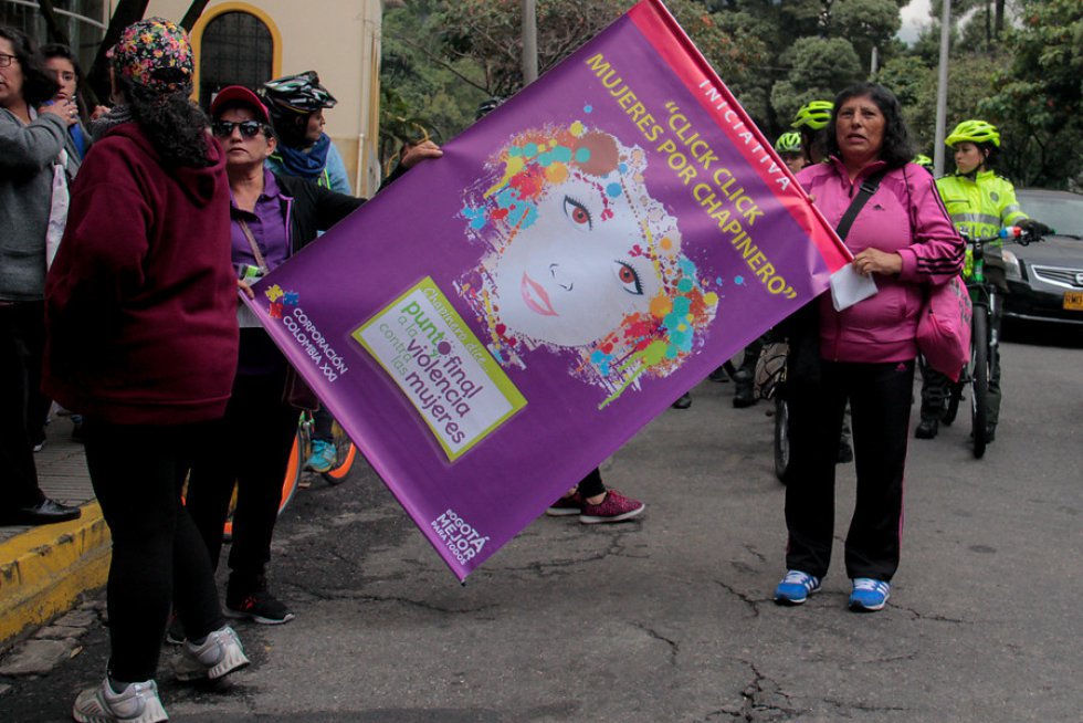 A propósito del Día Internacional de la Mujer, hoy 8 de marzo, por Chapinero se realizó un paseo en bicicletas en el que personas defendieron los derechos de las mujeres. A propósito del Día Internacional de la Mujer, hoy 8 de marzo, por Chapinero se realizó un paseo en bicicletas en el que personas defendieron los derechos de las mujeres.