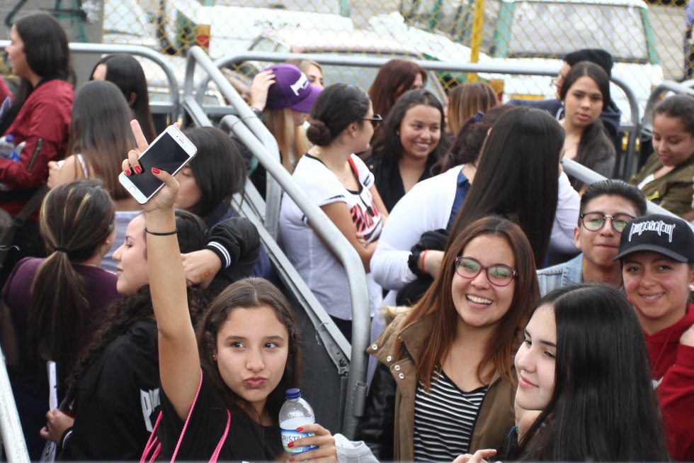 Daniela, Manuela y María Paula le hicieron el coro a este joven que también es youtuber. Daniela, Manuela y María Paula le hicieron el coro a este joven que también es youtuber.