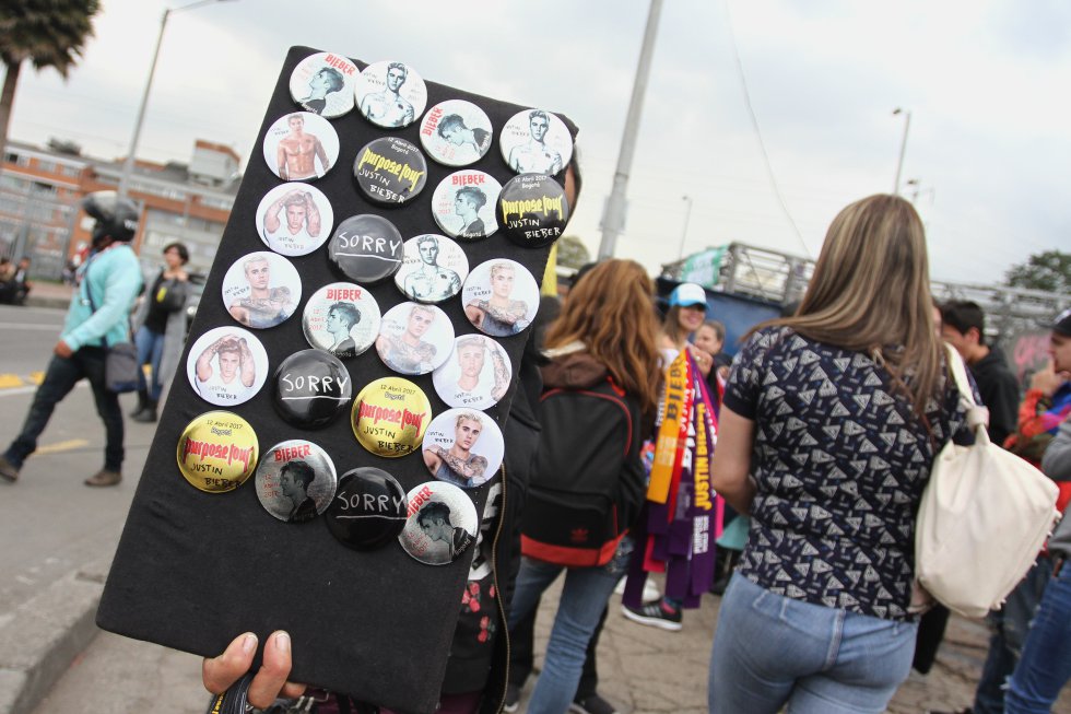 Daniela, Manuela y María Paula le hicieron el coro a este joven que también es youtuber. Daniela, Manuela y María Paula le hicieron el coro a este joven que también es youtuber.