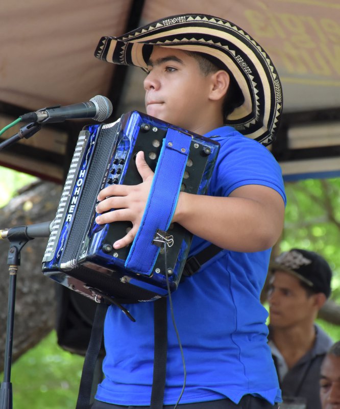 En el escenario del Parque El Helado 57 jóvenes mostraron su talento. En el escenario del Parque El Helado 57 jóvenes mostraron su talento.