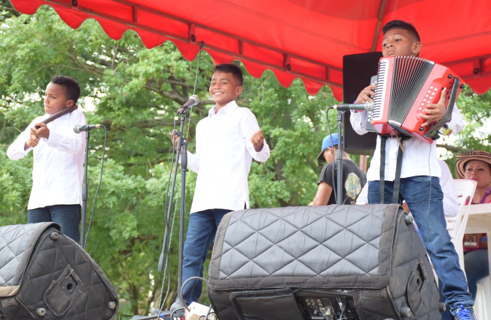 En el escenario del Parque El Helado 57 jóvenes mostraron su talento. En el escenario del Parque El Helado 57 jóvenes mostraron su talento.
