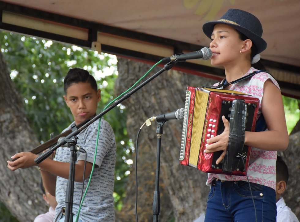 En el escenario del Parque El Helado 57 jóvenes mostraron su talento. En el escenario del Parque El Helado 57 jóvenes mostraron su talento.