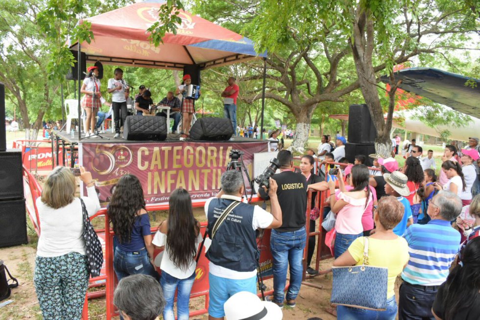 En el escenario del Parque El Helado 57 jóvenes mostraron su talento. En el escenario del Parque El Helado 57 jóvenes mostraron su talento.