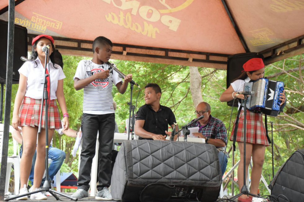 En el escenario del Parque El Helado 57 jóvenes mostraron su talento. En el escenario del Parque El Helado 57 jóvenes mostraron su talento.