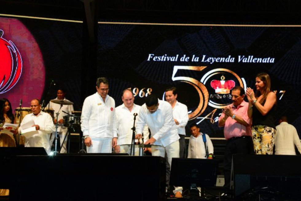 Al dar la bienvenida al evento, el gobernador del Cesar, Francisco Ovalle Angarita, y el alcalde de Valledupar, Augusto Ramírez Uhía, resaltaron la importancia del expresidente López Michelsen, el compositor Rafael Escalona y Consuelo Araujo Noguera, en el impulso y el empeño que pusieron en la creación y evolución del Festival. Al dar la bienvenida al evento, el gobernador del Cesar, Francisco Ovalle Angarita, y el alcalde de Valledupar, Augusto Ramírez Uhía, resaltaron la importancia del expresidente López Michelsen, el compositor Rafael Escalona y Consuelo Araujo Noguera, en el impulso y el empeño que pusieron en la creación y evolución del Festival.