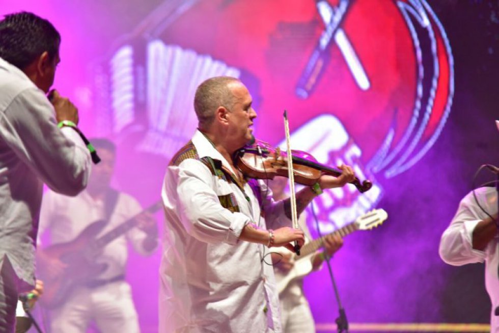 El cierre de la ceremonia inaugural estuvo a cargo del violinista cubano Alfredo De la Fe presentando su producción ‘Homenaje al Vallenato y el artista guajiro Jorge Iván ‘Churo’ Díaz. El cierre de la ceremonia inaugural estuvo a cargo del violinista cubano Alfredo De la Fe presentando su producción ‘Homenaje al Vallenato y el artista guajiro Jorge Iván ‘Churo’ Díaz.