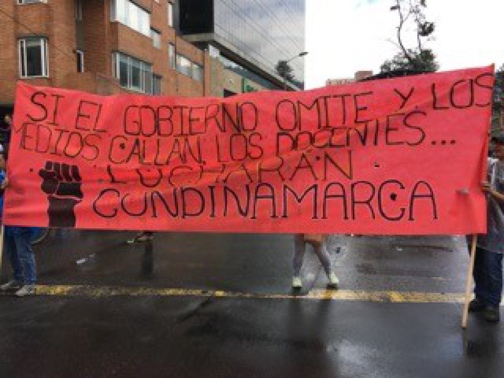 Profesores continuaron con el paro que está próximo a cumplir un mes. En la jornada de este lunes 12 de junio se convocó un cacerolazo que causó problemas de movilidad en la capital. Profesores continuaron con el paro que está próximo a cumplir un mes. En la jornada de este lunes 12 de junio se convocó un cacerolazo que causó problemas de movilidad en la capital.