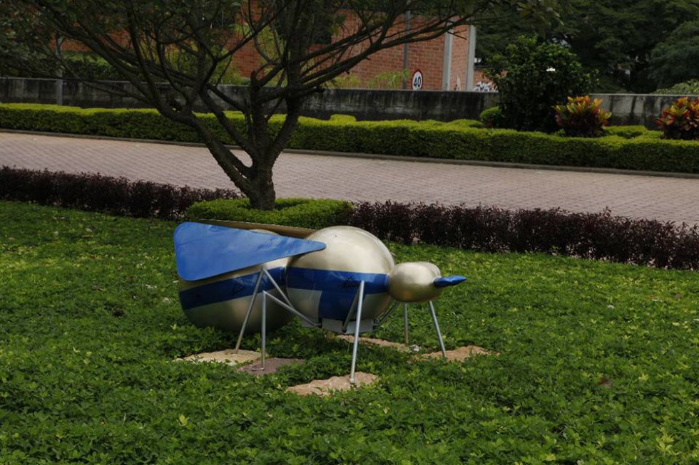 Hormiga Cuchiquira es el titulo de esta escultura de Hormiga Culona restaurada. Es autoría del Maestro Oscar Daniel Pulido Barrera. Hormiga Cuchiquira es el titulo de esta escultura de Hormiga Culona restaurada. Es autoría del Maestro Oscar Daniel Pulido Barrera.