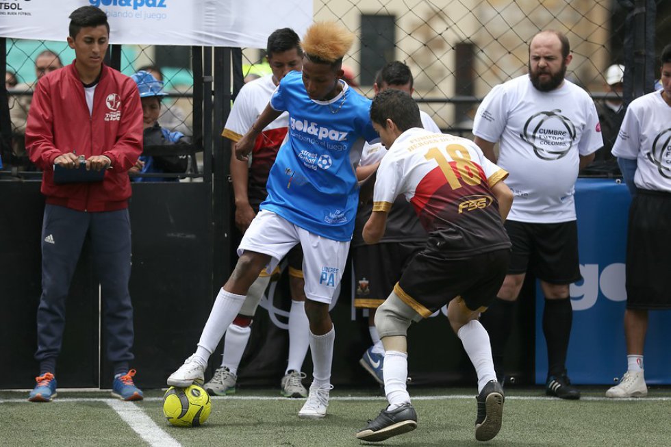 En el evento participaron presidentes de clubes de fútbol como Nacional, Millonarios, Santa Fe, Cali, entre otros. En el evento participaron presidentes de clubes de fútbol como Nacional, Millonarios, Santa Fe, Cali, entre otros.