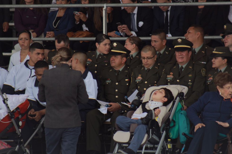 Para esta ocasión se contará con el apoyo de casi 7.650 voluntarios, que apoyarán la logística y seguridad en las actividades entorno a la visita del papa. Entre ellos 1.000 son funcionarios de entidades distritales. Para esta ocasión se contará con el apoyo de casi 7.650 voluntarios, que apoyarán la logística y seguridad en las actividades entorno a la visita del papa. Entre ellos 1.000 son funcionarios de entidades distritales.