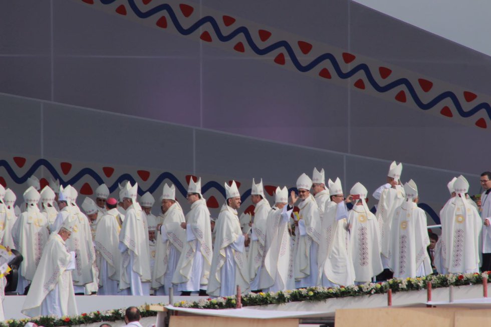 El papa Francisco llegó acompañado de una gran comitiva. El papa Francisco llegó acompañado de una gran comitiva.