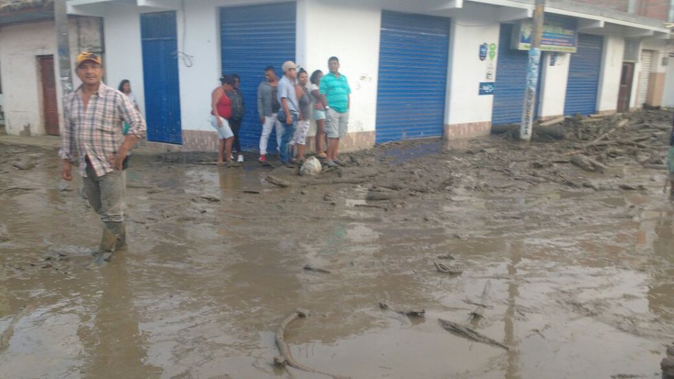 Unidades de Bomberos de Santander de Quilichao se trasladaron a la zona para apoyar las labores de ayuda. Unidades de Bomberos de Santander de Quilichao se trasladaron a la zona para apoyar las labores de ayuda.