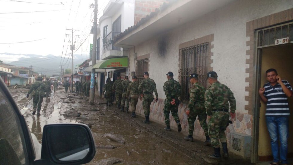 Los habitantes de estas zonas fueron evacuados. Los habitantes de estas zonas fueron evacuados.