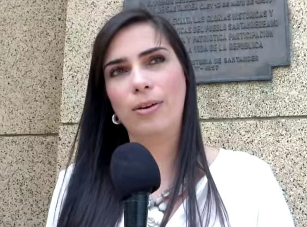 La directora del Comité de Transparencia por Santander se la pasó todo el año llamando la atención sobre los procesos licitatorios de entidades públicas que tenían vicios. El objetivo: cerrarle el paso a los corruptos. Tuvo el valor de investigar, escarbar y denunciar ante los organismos de control y la fiscalía aquellos hechos en los cuales se pretende dar mal uso al erario. La directora del Comité de Transparencia por Santander se la pasó todo el año llamando la atención sobre los procesos licitatorios de entidades públicas que tenían vicios. El objetivo: cerrarle el paso a los corruptos. Tuvo el valor de investigar, escarbar y denunciar ante los organismos de control y la fiscalía aquellos hechos en los cuales se pretende dar mal uso al erario.