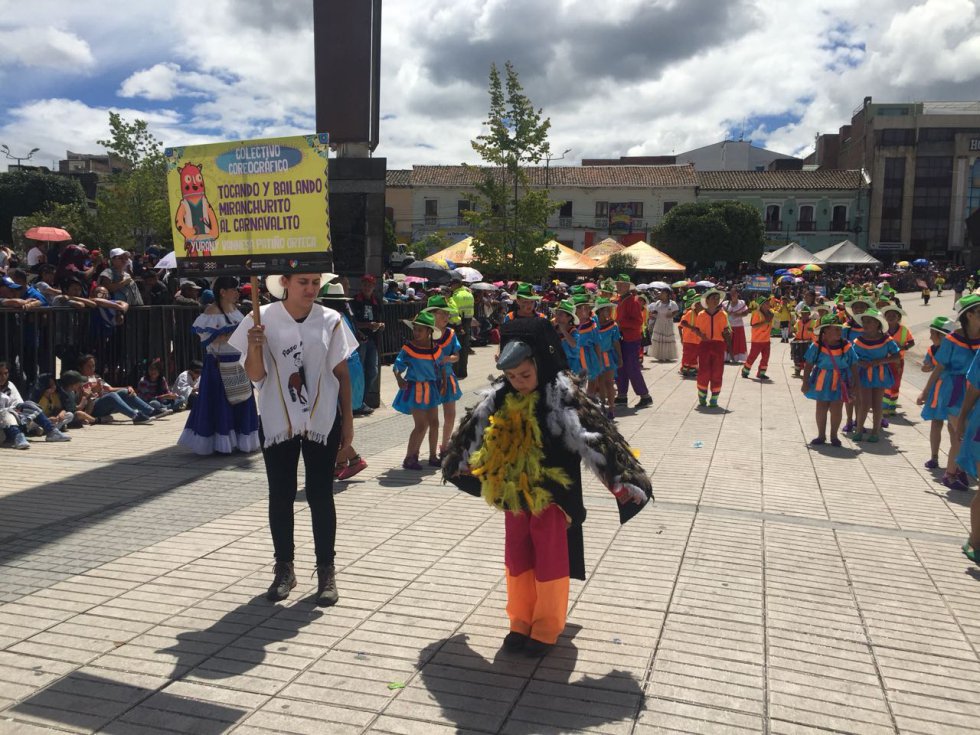 Muy temprano autoridades le pidieron permiso a la virgen de las Mercedes para iniciar esta fiesta lo hicieron con una ofrenda campesina. Muy temprano autoridades le pidieron permiso a la virgen de las Mercedes para iniciar esta fiesta lo hicieron con una ofrenda campesina.