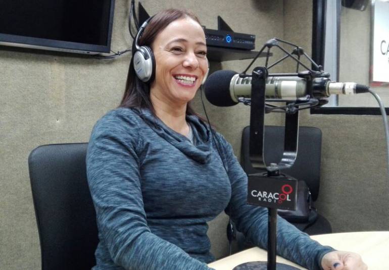 Deben Pasar Varios Filtros Para Llegar A Conquistarme Claudia Carrasquilla Medellin Caracol Radio