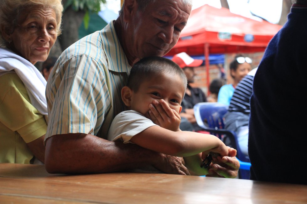 Desde los más jóvenes hasta los ancianos: la población de venezolanos que se traslada a Colombia busca un presente para los adultos y un futuro para los niños. Desde los más jóvenes hasta los ancianos: la población de venezolanos que se traslada a Colombia busca un presente para los adultos y un futuro para los niños.