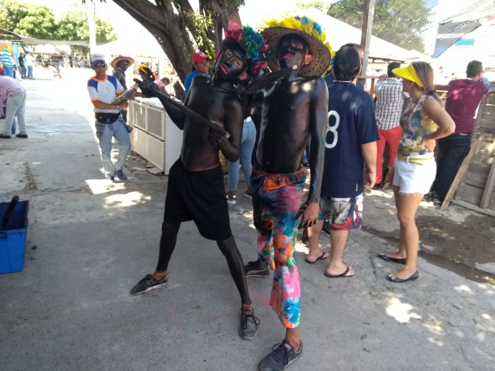 En el segundo día del Carnaval de Barranquilla la Gran Parada de Tradición es el evento más importante que aglomera a miles de barranquilleros En el segundo día del Carnaval de Barranquilla la Gran Parada de Tradición es el evento más importante que aglomera a miles de barranquilleros