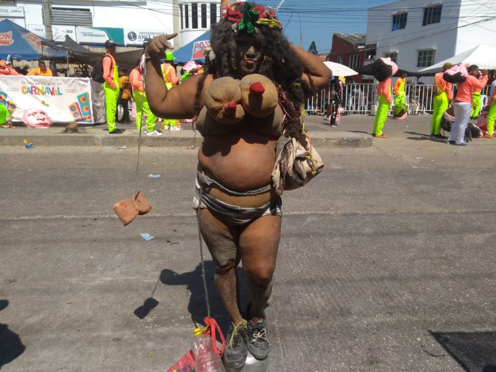 Los asistentes disfrutan de la majestuosidad de la labor que hacen los actores y hacedores de esta fiesta del Caribe colombiano Los asistentes disfrutan de la majestuosidad de la labor que hacen los actores y hacedores de esta fiesta del Caribe colombiano