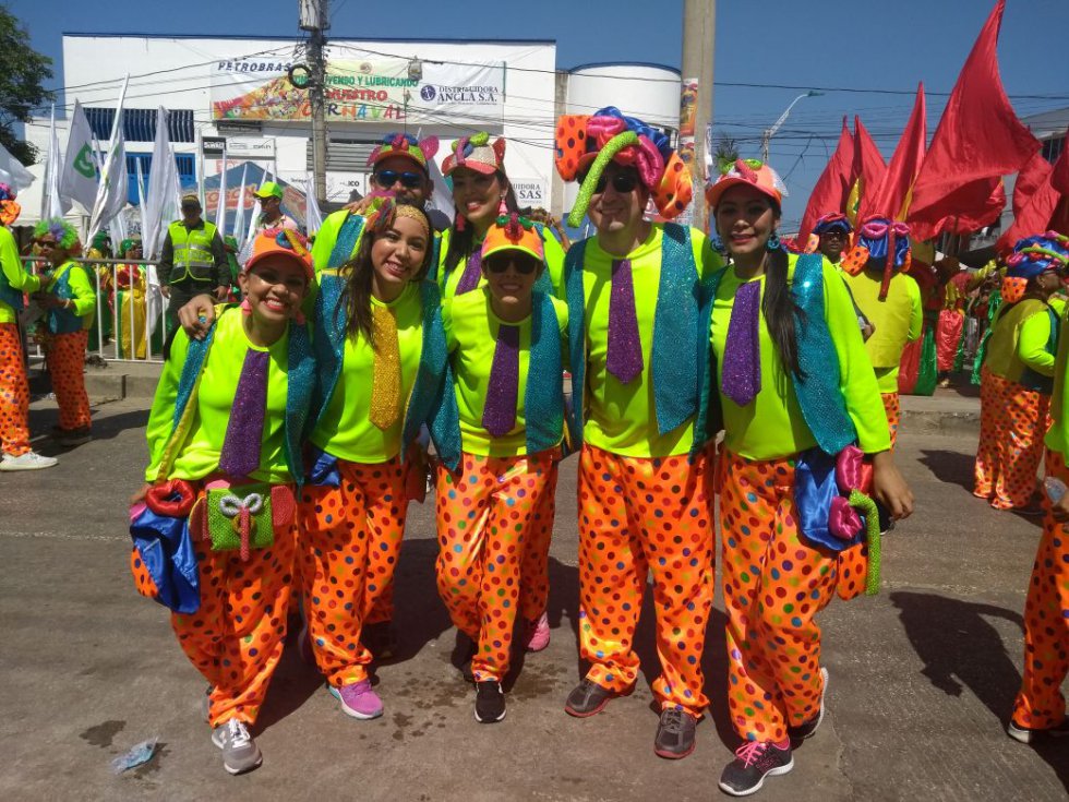 En el segundo día del Carnaval de Barranquilla la Gran Parada de Tradición es el evento más importante que aglomera a miles de barranquilleros En el segundo día del Carnaval de Barranquilla la Gran Parada de Tradición es el evento más importante que aglomera a miles de barranquilleros
