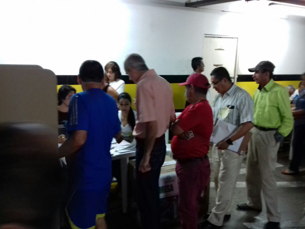 Los adultos mayores los primeros en acudir a votar Los adultos mayores los primeros en acudir a votar