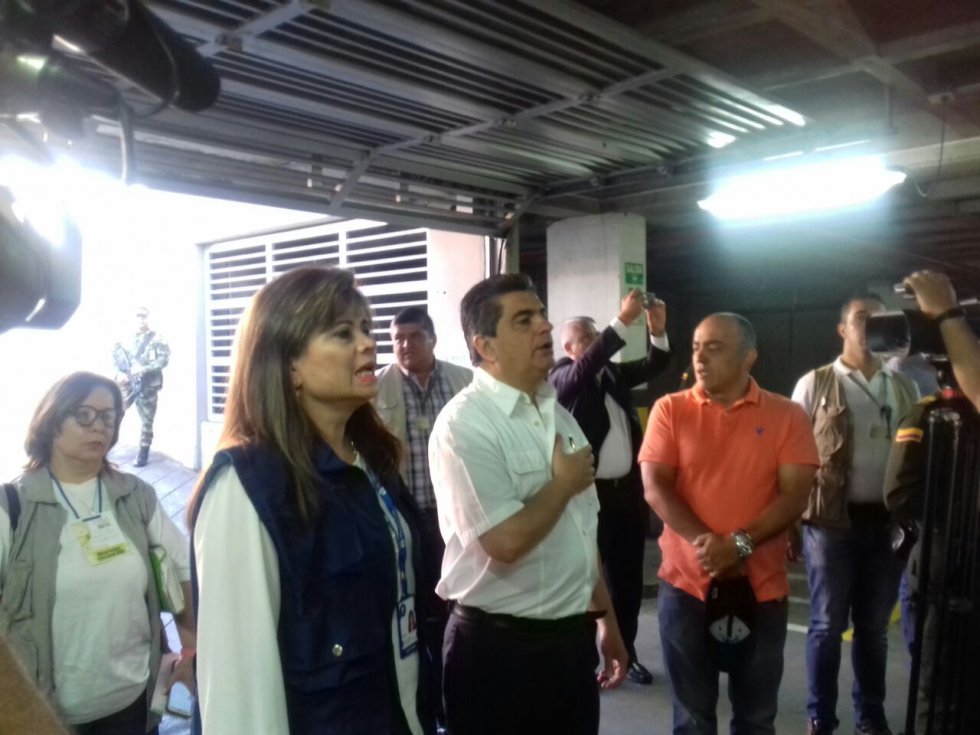 La defensora del pueblo, Piedad Correal, la coordinadora de la MOE y el gobernador del Quindío, Carlos Eduardo Osorio La defensora del pueblo, Piedad Correal, la coordinadora de la MOE y el gobernador del Quindío, Carlos Eduardo Osorio