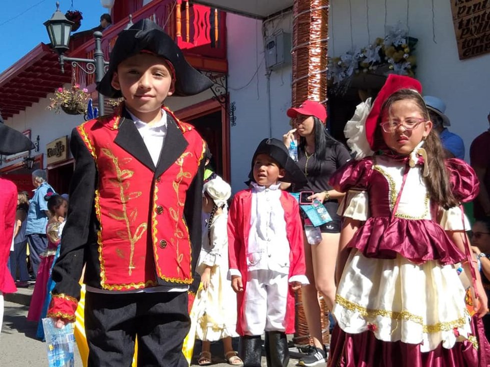 Con actividades artísticas, culturales, históricas, deportivas, tradicionales y rumba, el municipio de Salento celebra sus fiestas este fin de semana donde se conmemora y recuerda el paso del libertador Simón Bolívar por esta localidad. Con actividades artísticas, culturales, históricas, deportivas, tradicionales y rumba, el municipio de Salento celebra sus fiestas este fin de semana donde se conmemora y recuerda el paso del libertador Simón Bolívar por esta localidad.