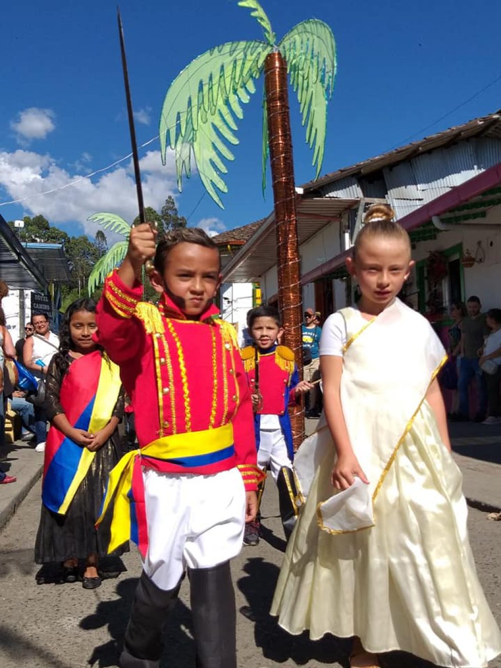 Con actividades artísticas, culturales, históricas, deportivas, tradicionales y rumba, el municipio de Salento celebra sus fiestas este fin de semana donde se conmemora y recuerda el paso del libertador Simón Bolívar por esta localidad. Con actividades artísticas, culturales, históricas, deportivas, tradicionales y rumba, el municipio de Salento celebra sus fiestas este fin de semana donde se conmemora y recuerda el paso del libertador Simón Bolívar por esta localidad.