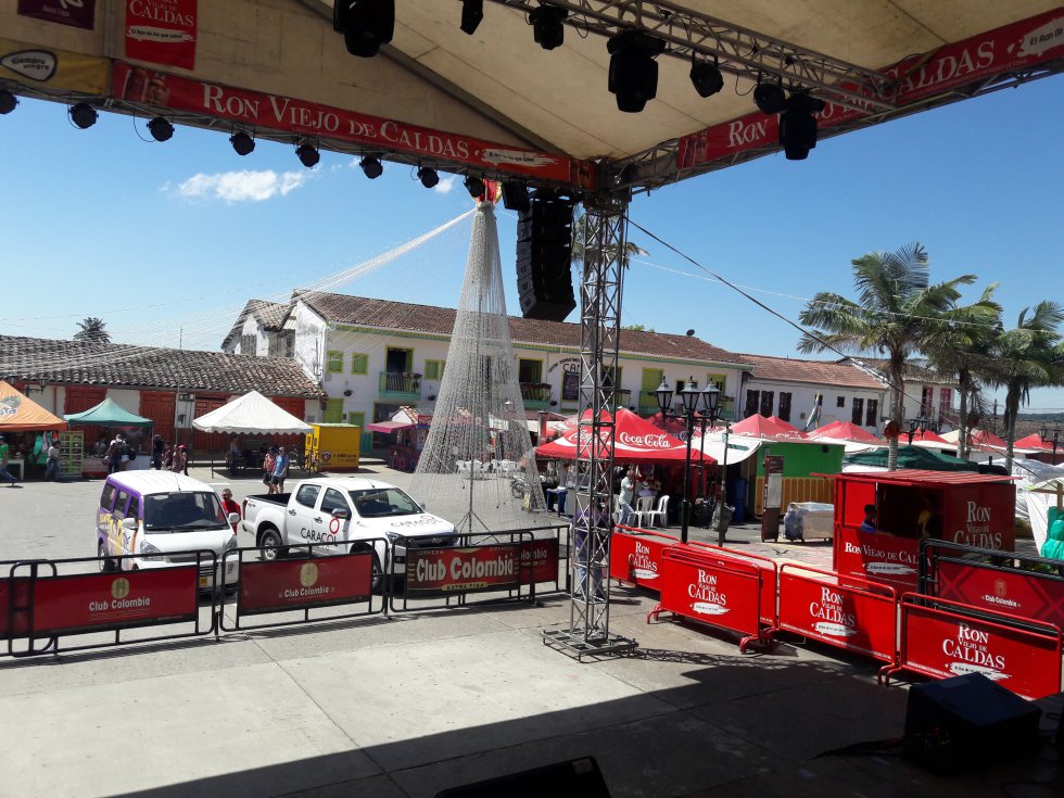 Durante cinco días propios y visitantes disfrutaron de esta localidad quindiana que se consolida como una de las más visitadas durante esta época de vacaciones, Salento y sus fiestas donde se recuerda el paso del libertador Simón Bolívar. Durante cinco días propios y visitantes disfrutaron de esta localidad quindiana que se consolida como una de las más visitadas durante esta época de vacaciones, Salento y sus fiestas donde se recuerda el paso del libertador Simón Bolívar.