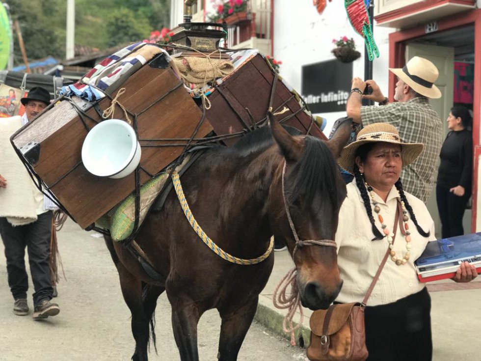 Durante cinco días propios y visitantes disfrutaron de esta localidad quindiana que se consolida como una de las más visitadas durante esta época de vacaciones, Salento y sus fiestas donde se recuerda el paso del libertador Simón Bolívar. Durante cinco días propios y visitantes disfrutaron de esta localidad quindiana que se consolida como una de las más visitadas durante esta época de vacaciones, Salento y sus fiestas donde se recuerda el paso del libertador Simón Bolívar.