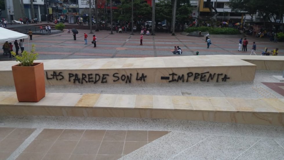Este grafiti fue pintado en las nuevas obras del edificio de la gobernación del Quindío Este grafiti fue pintado en las nuevas obras del edificio de la gobernación del Quindío