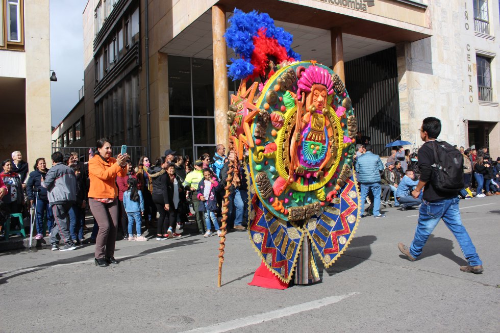 Las diferentes ciudades mostraron sus culturas por medios del baile Las diferentes ciudades mostraron sus culturas por medios del baile