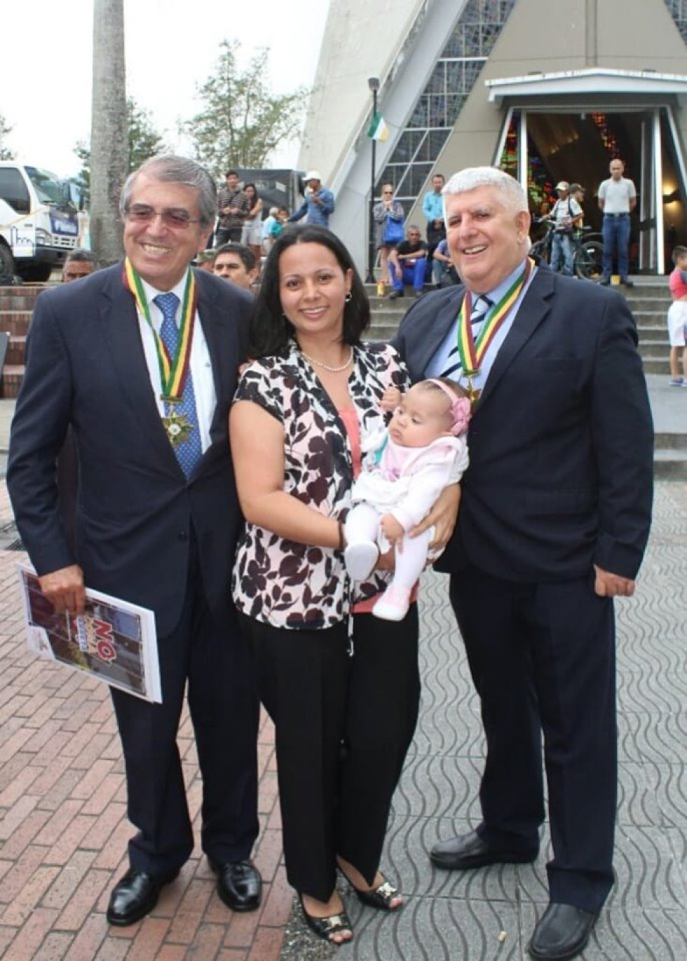 Alberto Gómez Mejía y Luis Fernando Ramírez recibieron reconocimiento por parte de la gobernación del Quindío Alberto Gómez Mejía y Luis Fernando Ramírez recibieron reconocimiento por parte de la gobernación del Quindío