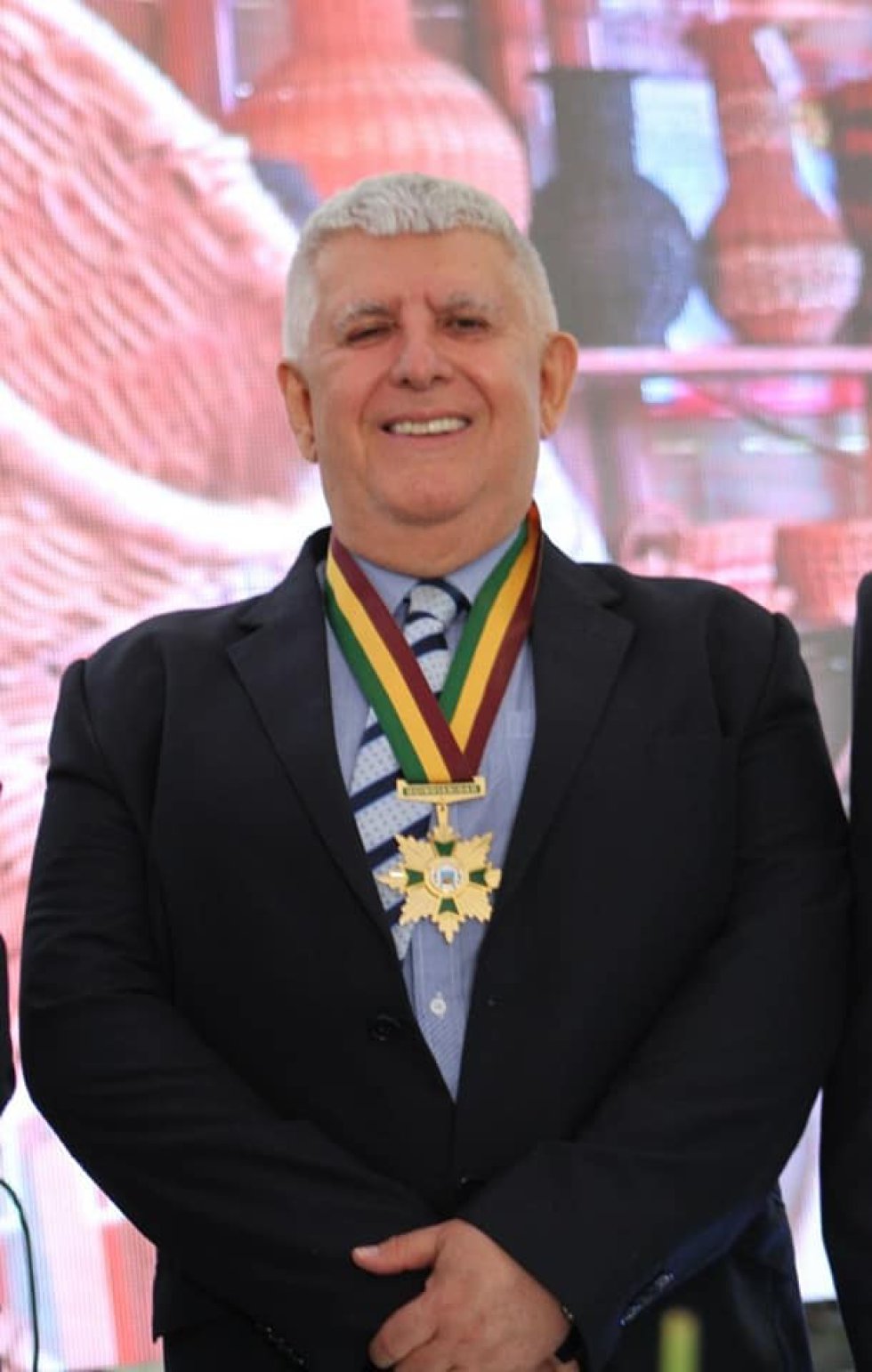 La Gran Orden de la Quindianidad, categoría Ancízar López López, fue entregada a Luis Fernando Ramírez Echeverri por su trabajo en la promoción del turismo rural La Gran Orden de la Quindianidad, categoría Ancízar López López, fue entregada a Luis Fernando Ramírez Echeverri por su trabajo en la promoción del turismo rural