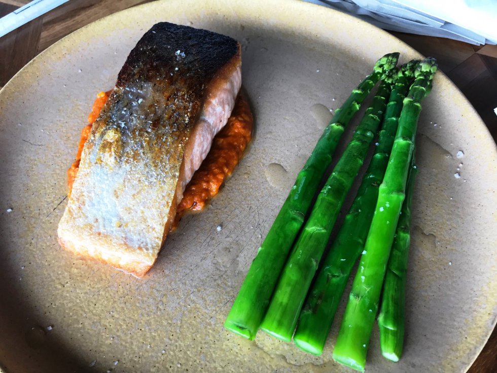 Viviana Liévano es la chef encargada de darle vida a las recetas de Bastión Bistró, donde los comensales pueden disfrutar de entradas frías como la Ensalada B&B, tartar de atún; terrine campesino, dentro de las entradas calientes están la sopa de cebolla, croquetas de risotto, sopa de tomate, queso brie al horno y el infaltable y tradicional Ratatouille. Viviana Liévano es la chef encargada de darle vida a las recetas de Bastión Bistró, donde los comensales pueden disfrutar de entradas frías como la Ensalada B&B, tartar de atún; terrine campesino, dentro de las entradas calientes están la sopa de cebolla, croquetas de risotto, sopa de tomate, queso brie al horno y el infaltable y tradicional Ratatouille.