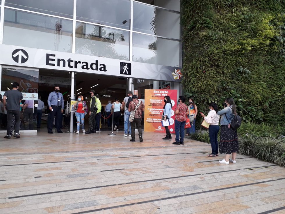 Control al ingreso de centros comerciales Control al ingreso de centros comerciales