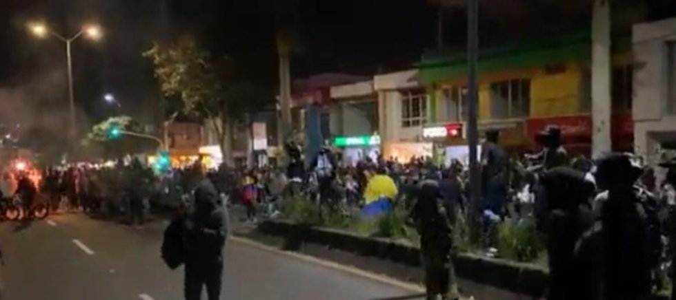 La protesta se extendió hasta el cruce del parque Fundadores donde hubo temor de comerciantes y habitantes La protesta se extendió hasta el cruce del parque Fundadores donde hubo temor de comerciantes y habitantes